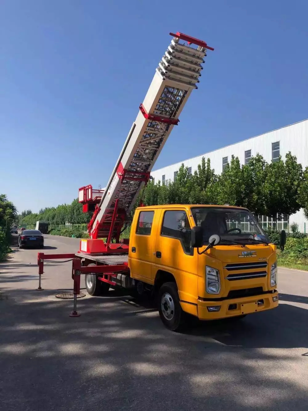 泌阳附近的云梯车出租服务：轻松解决高空作业需求